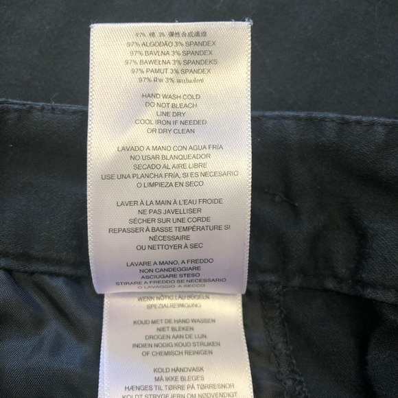 Michael Kors Front Zipper Pocket Detail Shorts - Picture 5 of 8